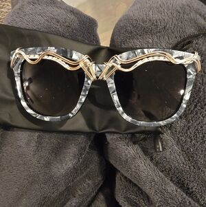 Stylish Black and Gold Women's Sunglasses